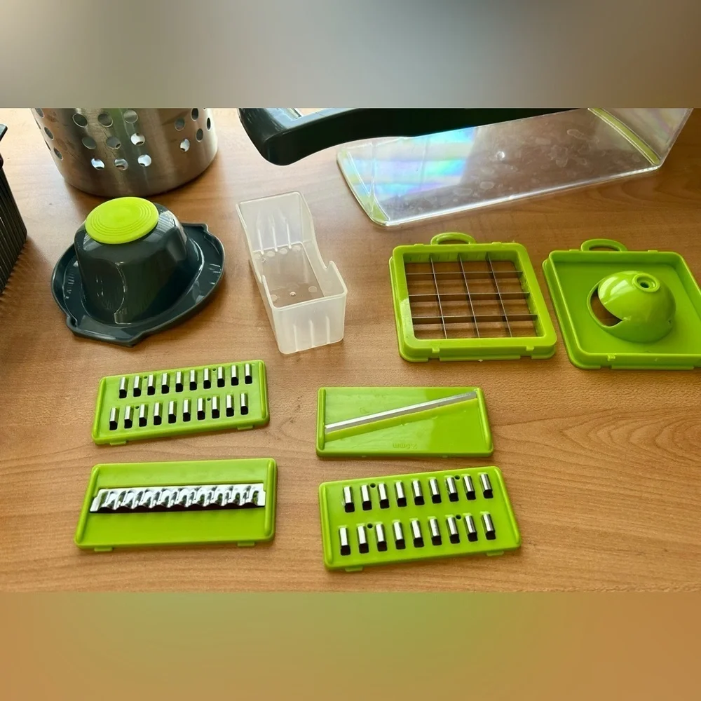 Vegetable/fruit Chopper lot of 14 pieces kitchen gadget cuts/chops/slices/dices